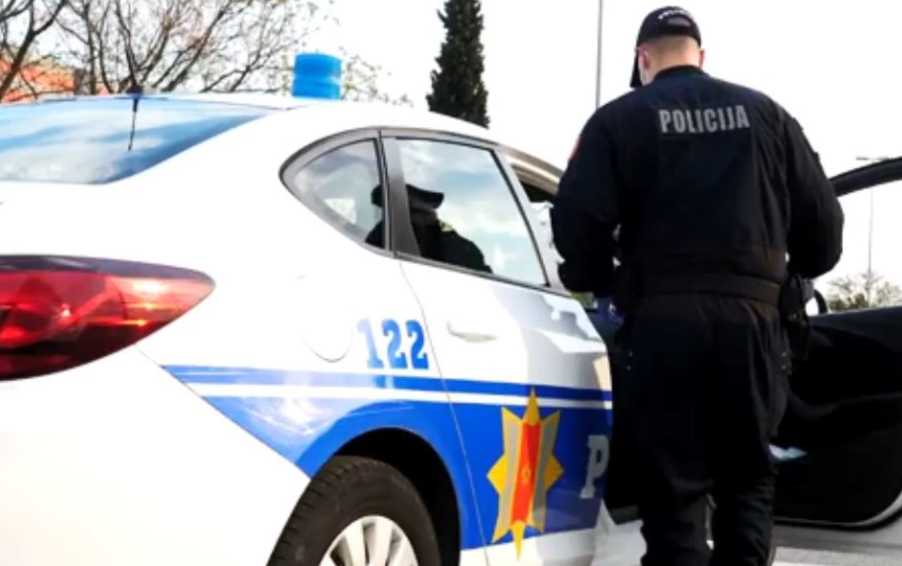 Incident u Zeti: Nepoznate osobe gađale autobus sa navijačima Partizana i izazvale udes policijskog vozila iz pratnje