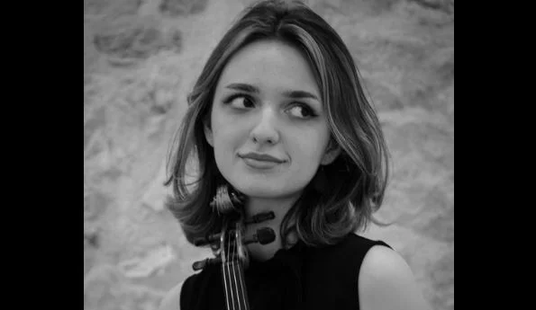 Violinistkinja Emina Višnjić nastupa u KIC-u