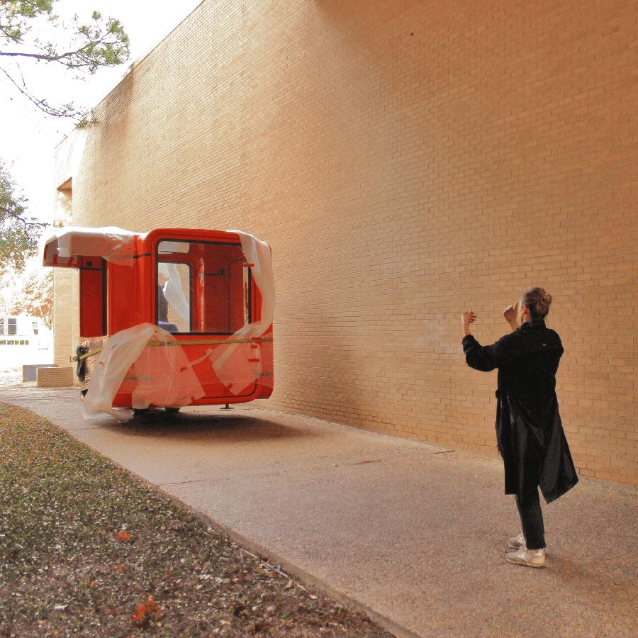 Univerzitet u Hjustonu izložio restaurirani “crveni kiosk”