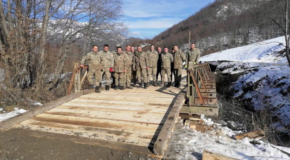 Pripadnici Inžinjerijske čete montirali novi most na rijeci Ljevak u selu Polja