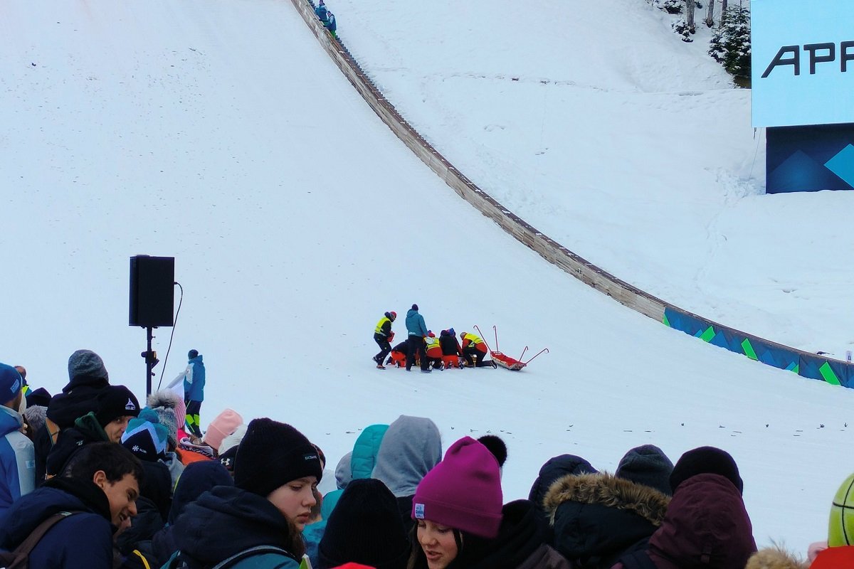 Slovnski ski-skakač Peter Prevc doživio stravičan pad na Planici (VIDEO)