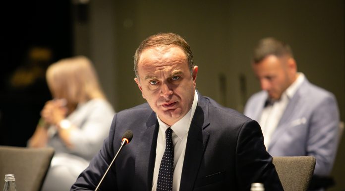 Nik Đeljošaj