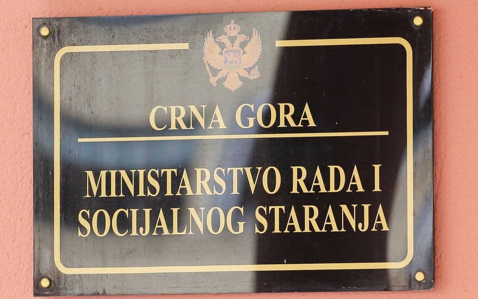 Isplata dječijeg dodatka: Ministarstvo rada i socijalnog staranja neće preko žiro računa, jer se plaše zloupotreba