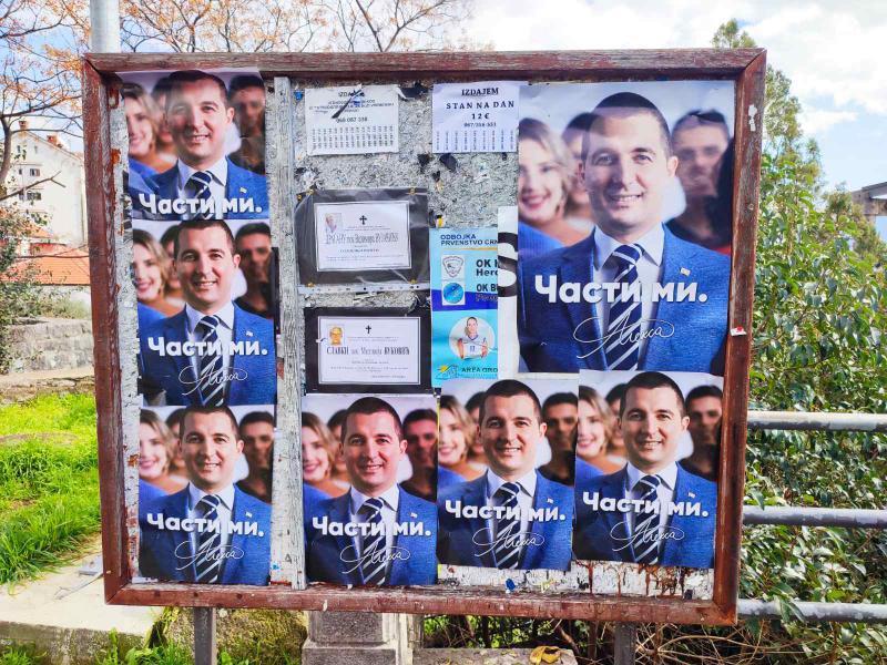 Predsjednički izbori: Kad kampanja prelazi sve granice dobrog ukusa, Bečićevi posteri nalijepljeni preko osmrtnica