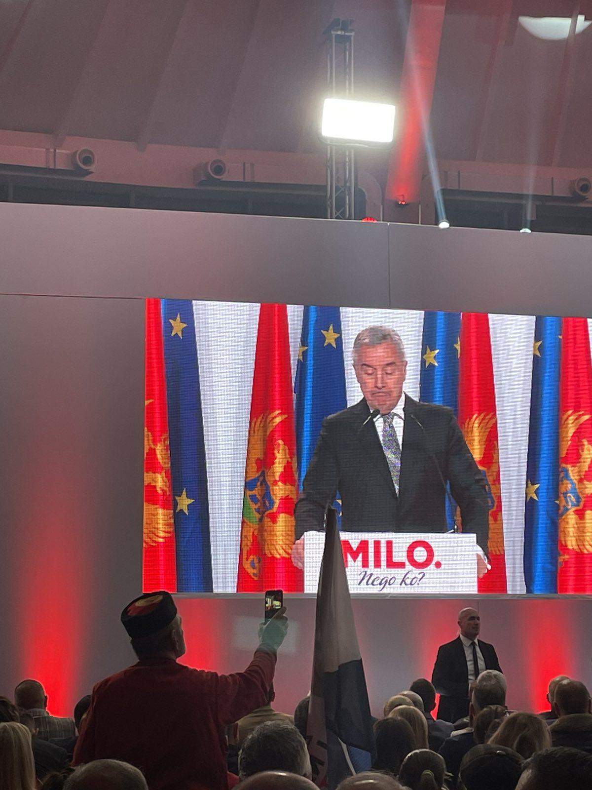 Đukanović na završnoj konvenciji poručio: Vrijeme je da konačno utihnu gluposti o velikoj pobjedi 30. avgusta koja je tobože oslobodila, kako kažu do tad utamničenu Crnu Goru