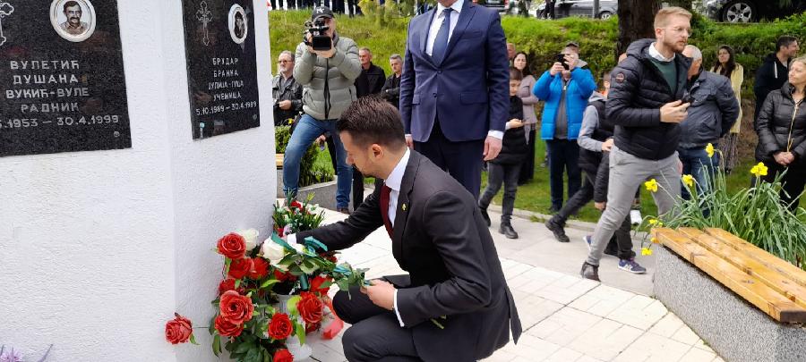 Milatović u Murinu: Položio vijenac žrtvama bombardovanja