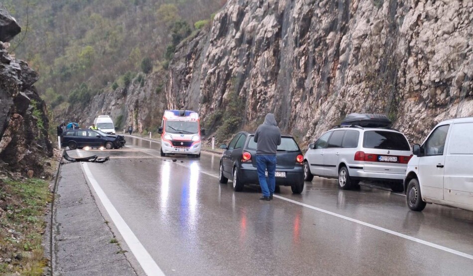 Saobraćajna nezgoda u blizini Drenoštice