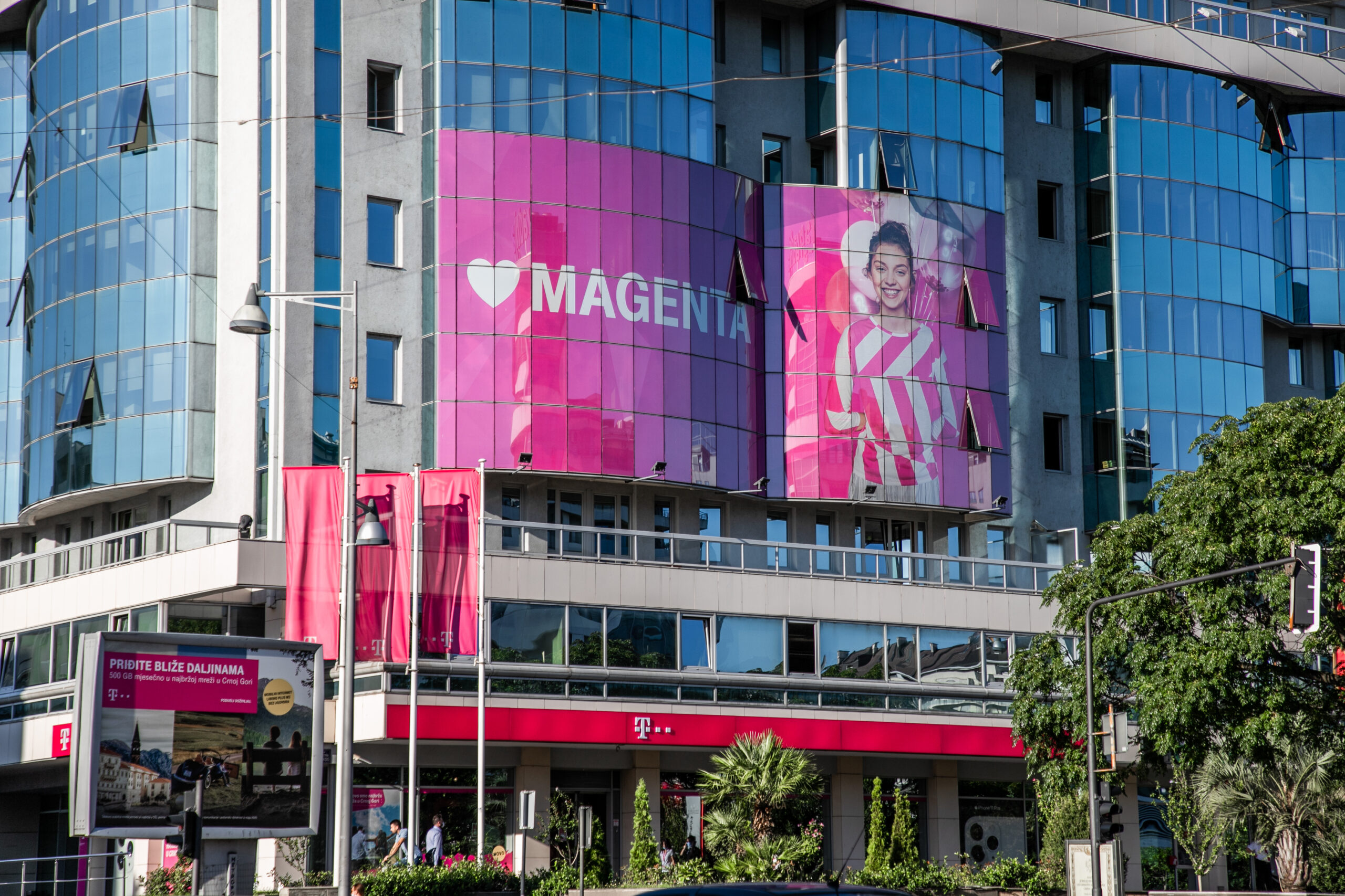 Crnogorski Telekom u aprilu podijelio 30 pametnih telefona, a iPhone 14 Pro Max otišao u Podgoricu