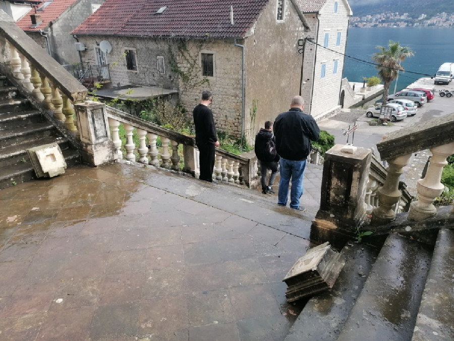 Prčanj: Oštećena skalinada ka Bogorodičinom hramu