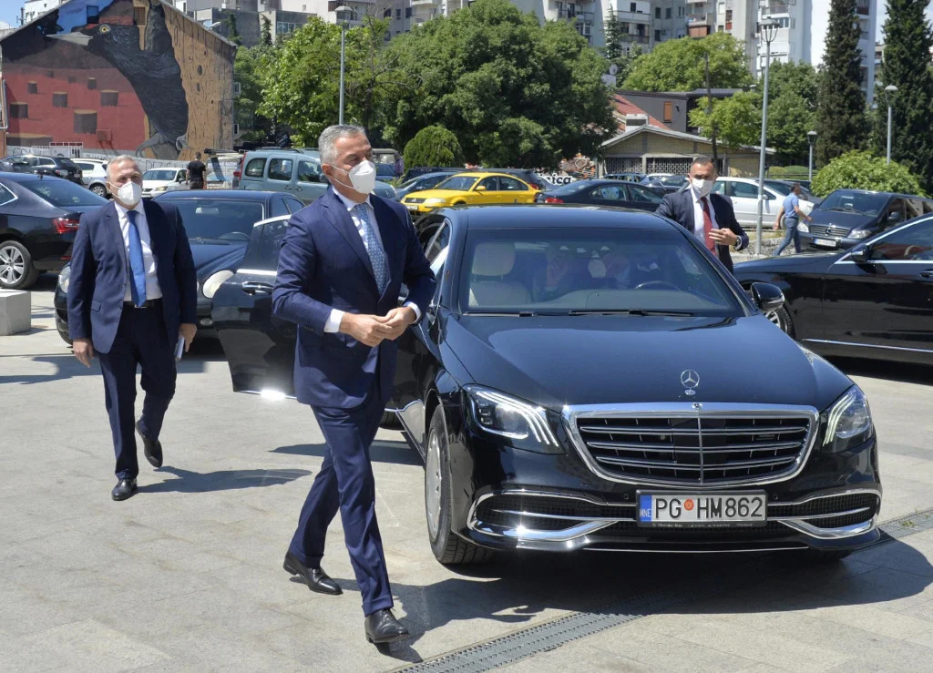 Đukanović ostavio Milatoviću dva “audija” koja je dobio na poklon