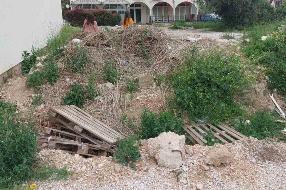 Bar: Zgrada u naselju Ilino brdo okružena &#8220;barikadama&#8221;
