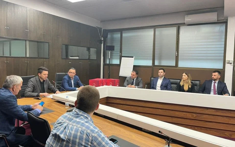 SDP predala potpise; Đurašković: Za razliku od drugih, mi nemamo rezervnu kuću i rezervna državljanstva