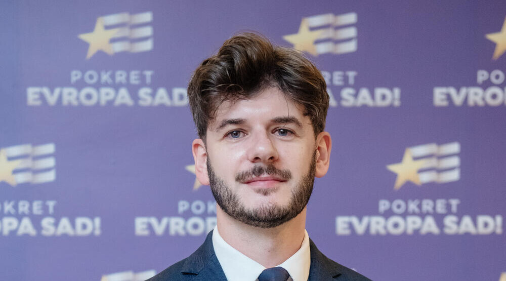 (VIDEO)NE BIRAJU SE RIJEČI: Odbornik PES-a Vasilije Čarapić za doskorašnje partijske kolege rekao da se tove u skupštinskom restoranu GLAVNOG GRADA