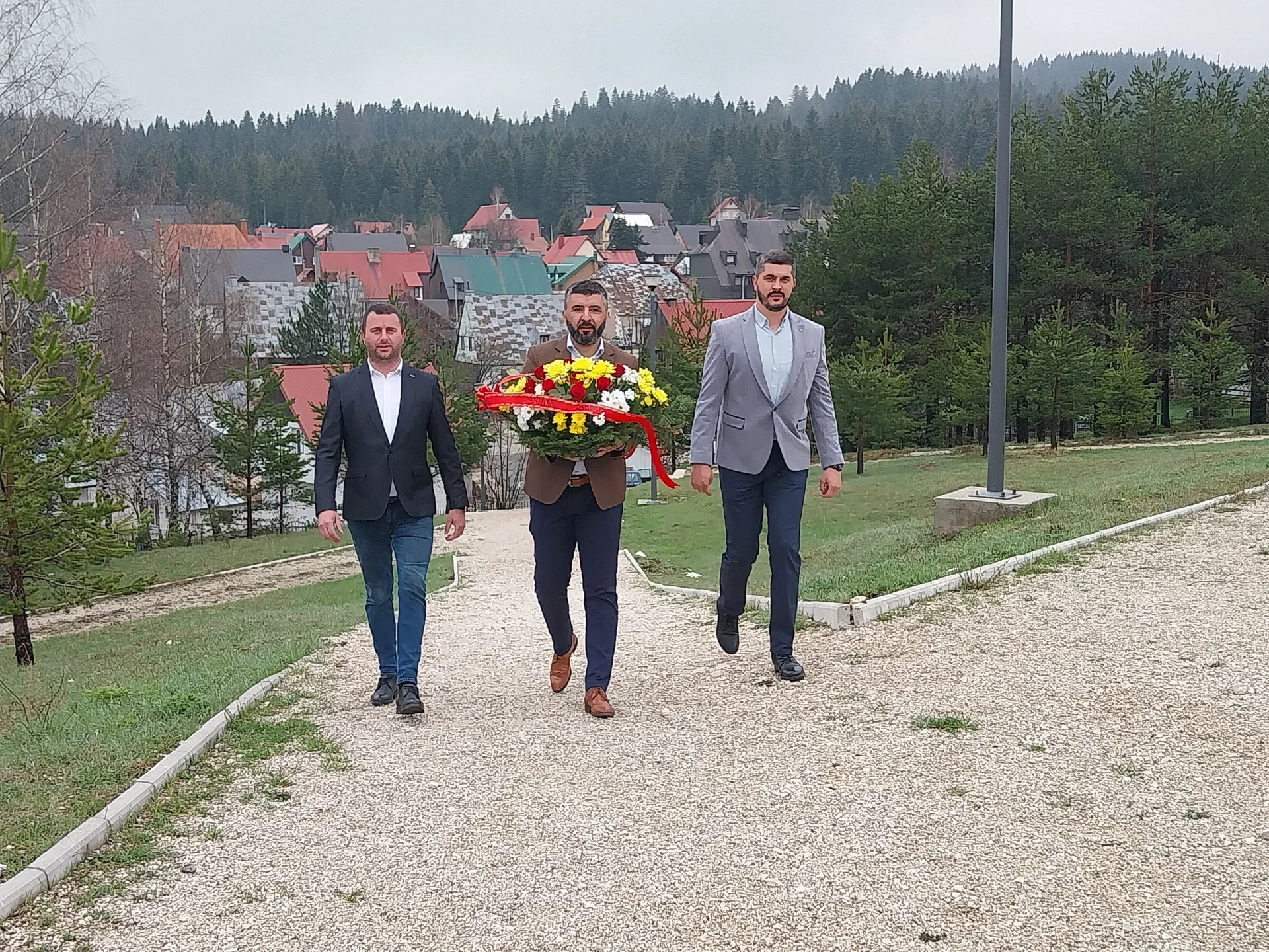 Žabljak: Položeni vijenci na spomeniku palih boraca i žrtava fašističkog terora
