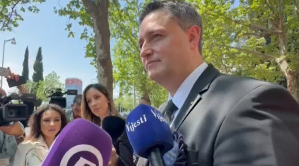 Bećirović poručio Vučiću da &#8216;prestane potkopavati suverenitet BiH i prijetiti miru&#8217;