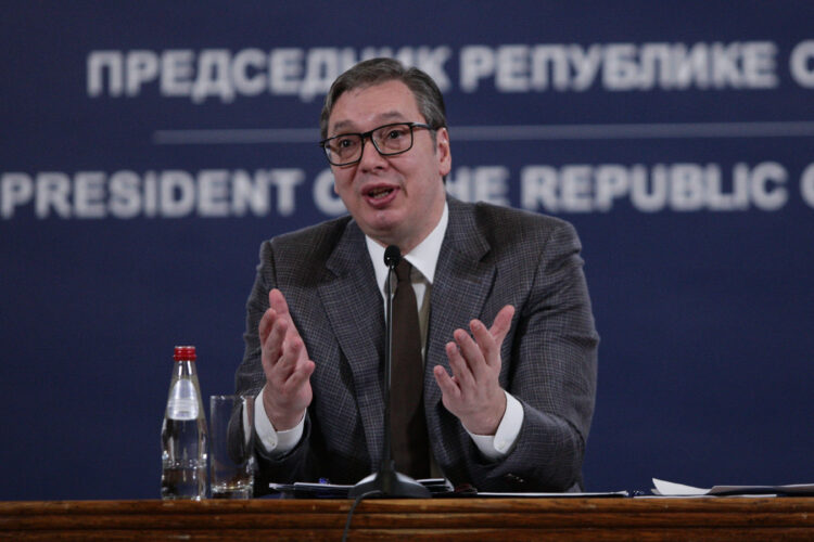 Vučić prebrojava voditelje RTS-a koji lajkuju proteste