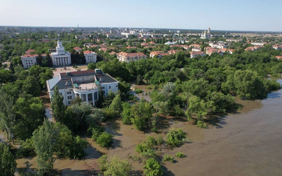 Preko 16.000 ljudi ugroženo nakon rušenja brane na Dnjepru u Ukrajini
