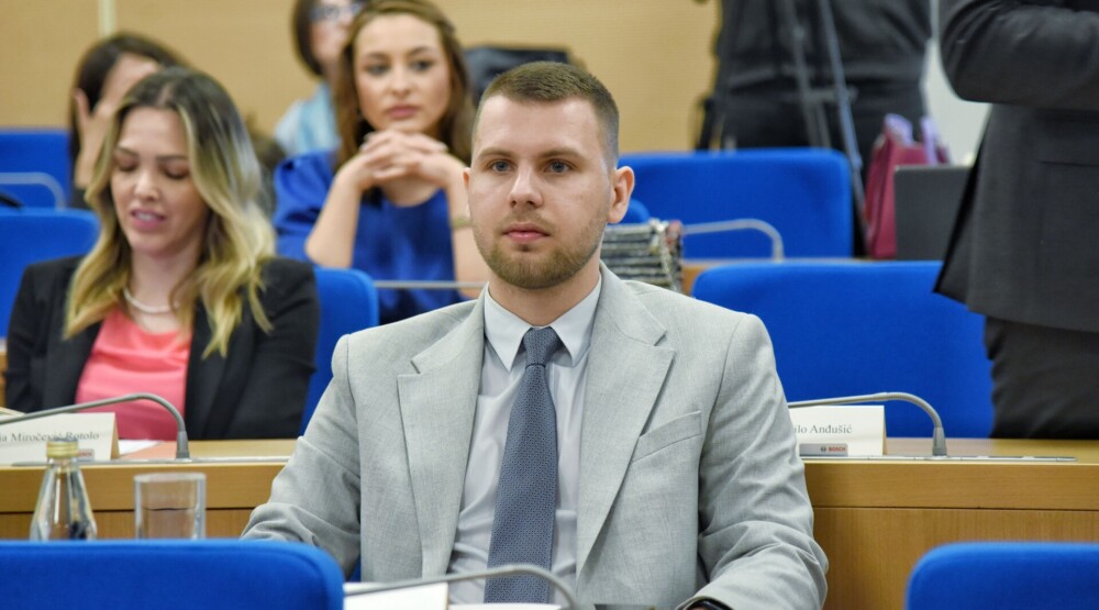 Mašković: Demokrate i URA ukrasile Podgoricu predizbornim plakatima, zelenim politikama se bave isključivo kada je to u njihovom interesu