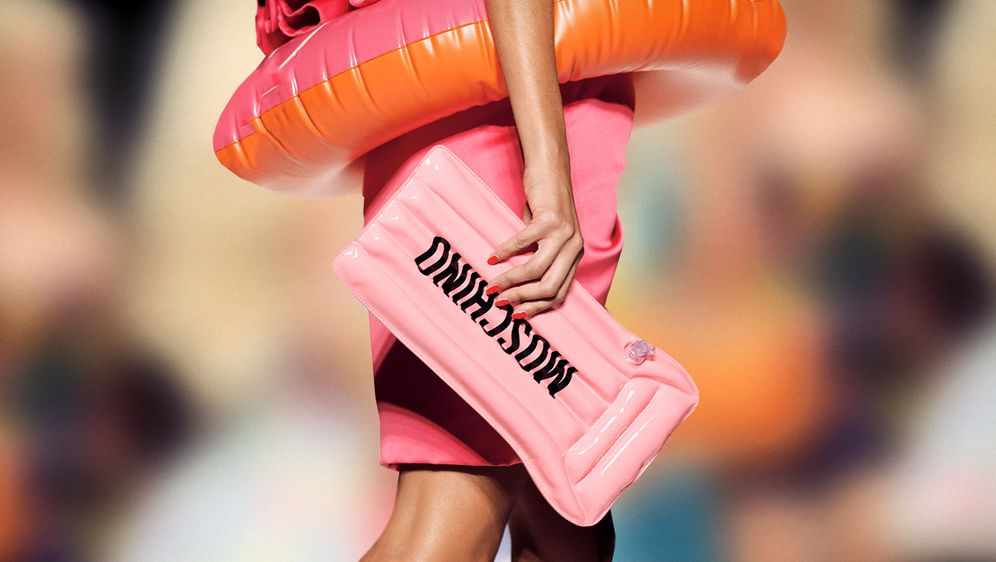 Biste li je nosili? Moschino torba u obliku dušeka najnoviji je ljetnji hit