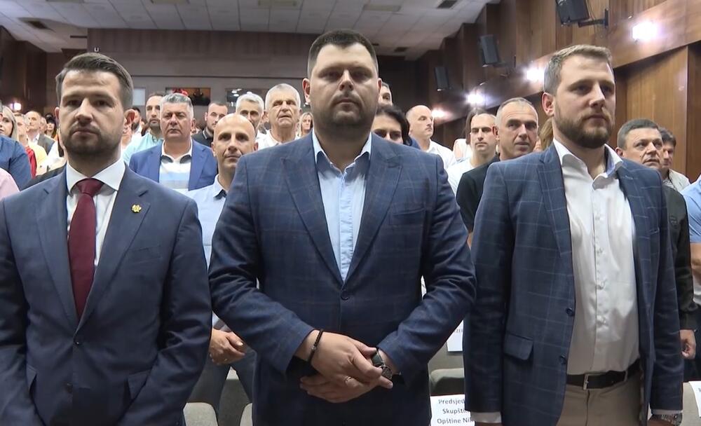 Povodom 13. Jula Marko Kovačević polaže cvijeće na grob popa Mila Jovovića
