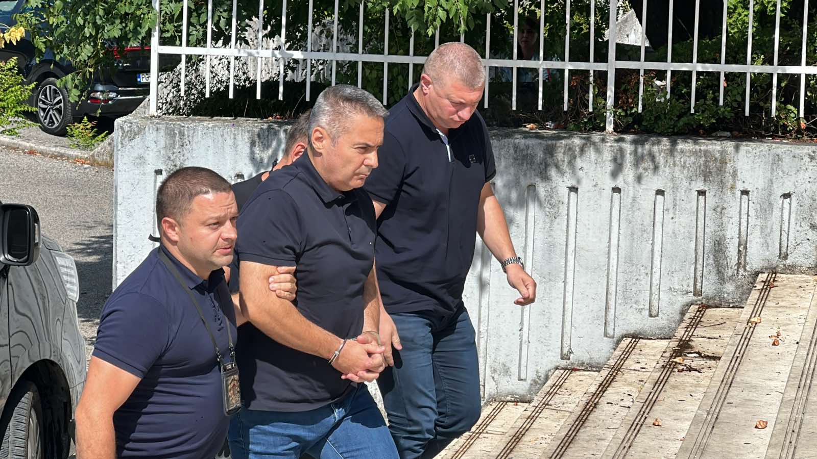 FOTO/VIDEO Po nalogu SDT-a uhapšen Veselin Veljović, na teret mu se stavlja stvaranje kriminalne organizacije, zloupotreba službenog položaja i krijumčarenje