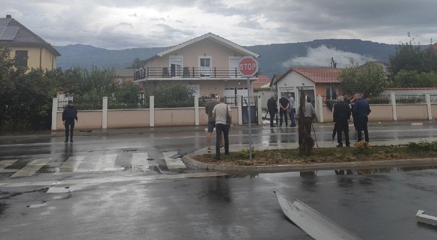 Bačena eksplozivna naprava na dvorište kuće službenika UIKS-a