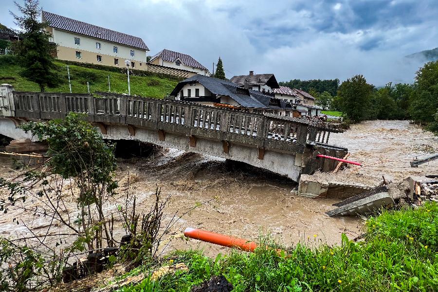 Nevrijeme u Sloveniji: Otklanjaju posljedice poplava, opasnost nije prošla