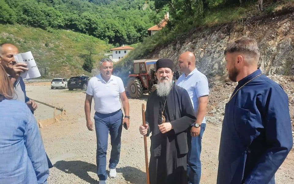 Vraneš i Lekić troše milione eura građana za potrebe SPC