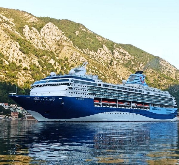 “Azamara onward” danas u kotorskoj luci