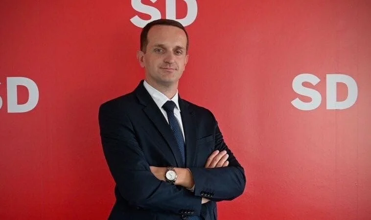 Đuričković: Umjesto suštinskih reformi i napretka ka EU, građanima se plasiraju filmovi B produkcije