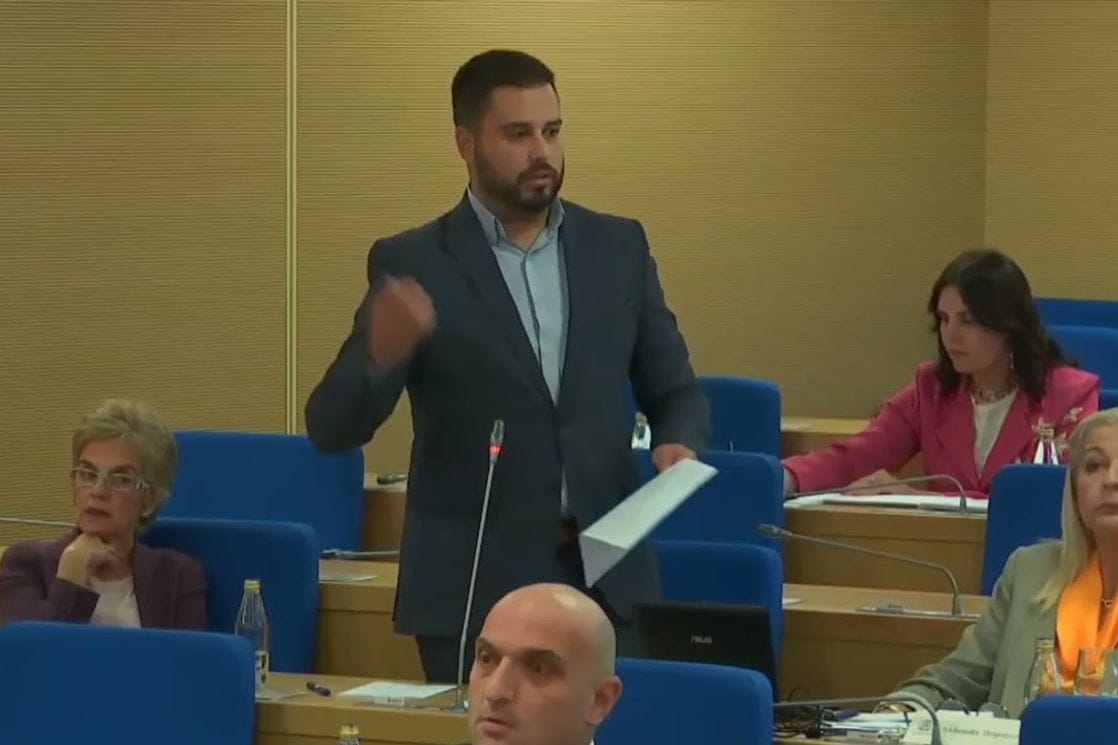 Arsović: Ko vam je dao ovlašćenje za uvid u dosjee; Radević: Ne pada mi na pamet da se vama pravdam