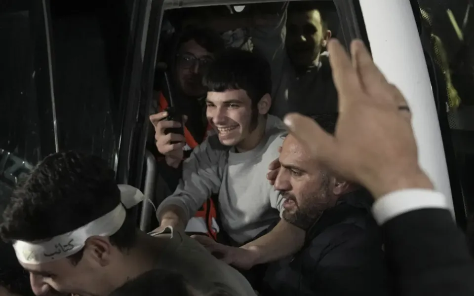 Hamas oslobodio još 12 talaca, Izrael pušta još 30 palestinskih zatvorenika