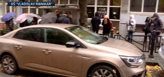 Protest roditelja ubijenih đaka ispred &#8220;Ribnikara&#8221;
