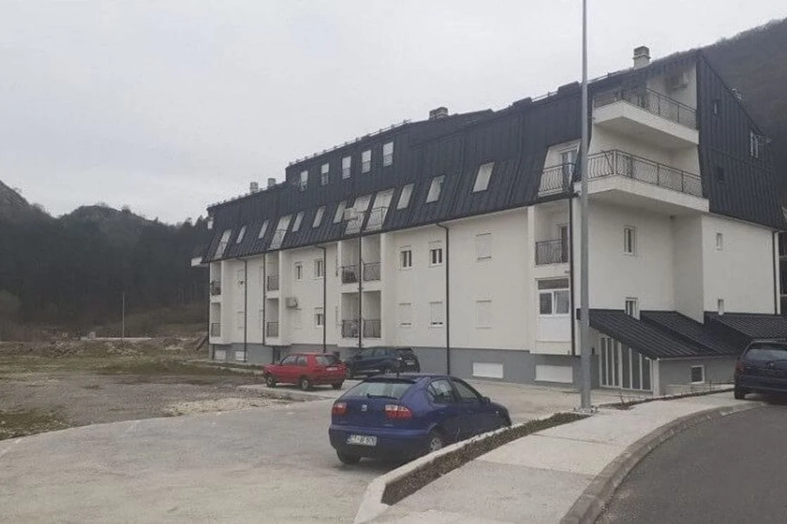 Požar zahvatio stan u zgradi penzionera na Cetinju, nema povrijeđenih