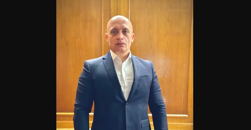Šta šef unutrašnje kontrole DARKO VUJOVIĆ radi u društvu bezbjednosno interesantnih osoba?