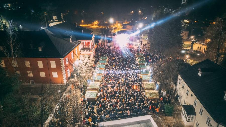 Praznična čarolija u Prijestonici: Svečano otvoren bazar “Novogodišnja priča”