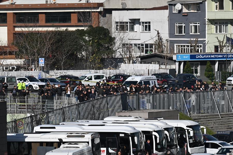 Napad u Istanbulu: Pet osoba ranjeno, napadači ubijeni