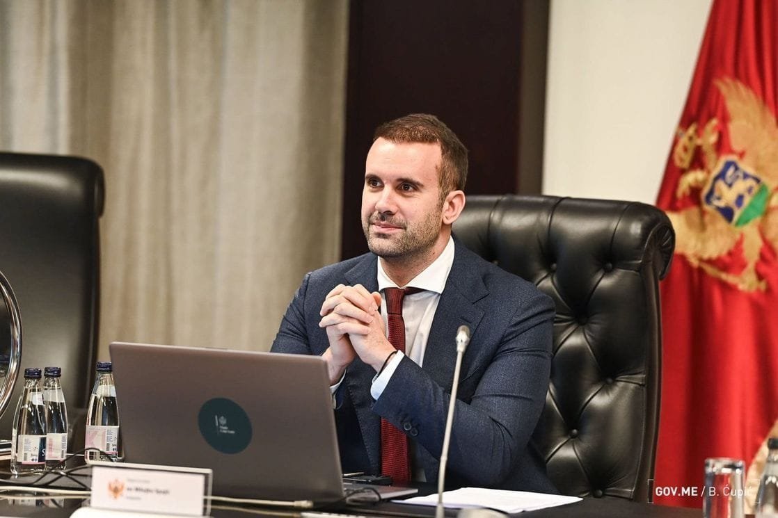 Spajić Kneževiću: Ko ti to baje?
