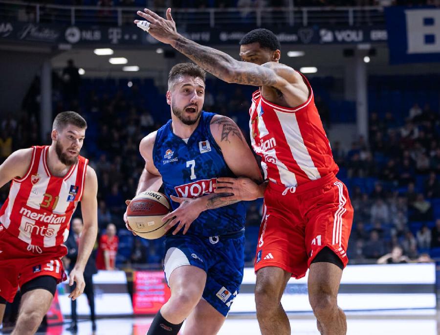 (VIDEO) Pogledajte vatrenu atmosferu sa utakmice Budućnost Voli – Crvena zvezda