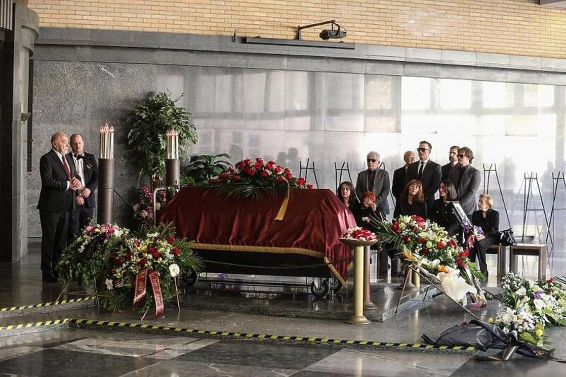 Veljko Bulajić sahranjen u Zagrebu, prisustvovali Đukanović, Serbedžija, Hribar,  govor održao Stipe Mesić