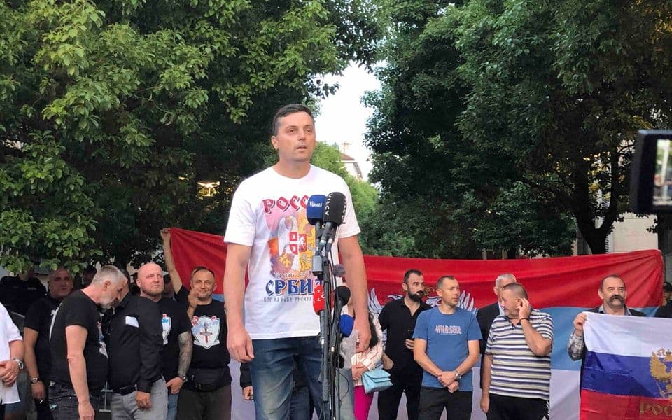 Direktor OŠ &#8220;Bajo Pivljanin&#8221; tvrdi da Crna Gora nije država: Za mene je ona republika, referendum je najveća pljačka
