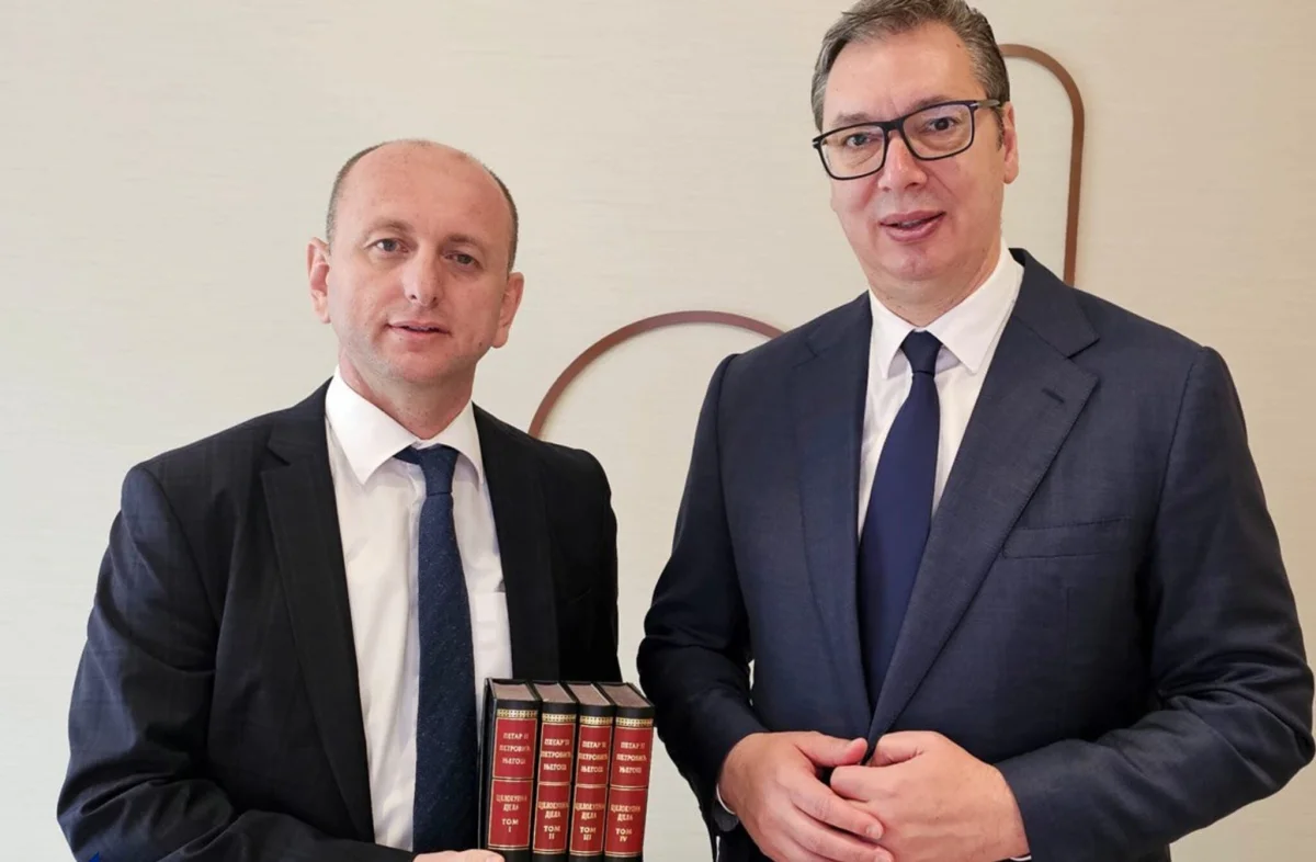 Knežević poklonio Vučiću Njegoševa sabrana djela “Da naš vladika gleda u oči Njemce i Ruanđane”