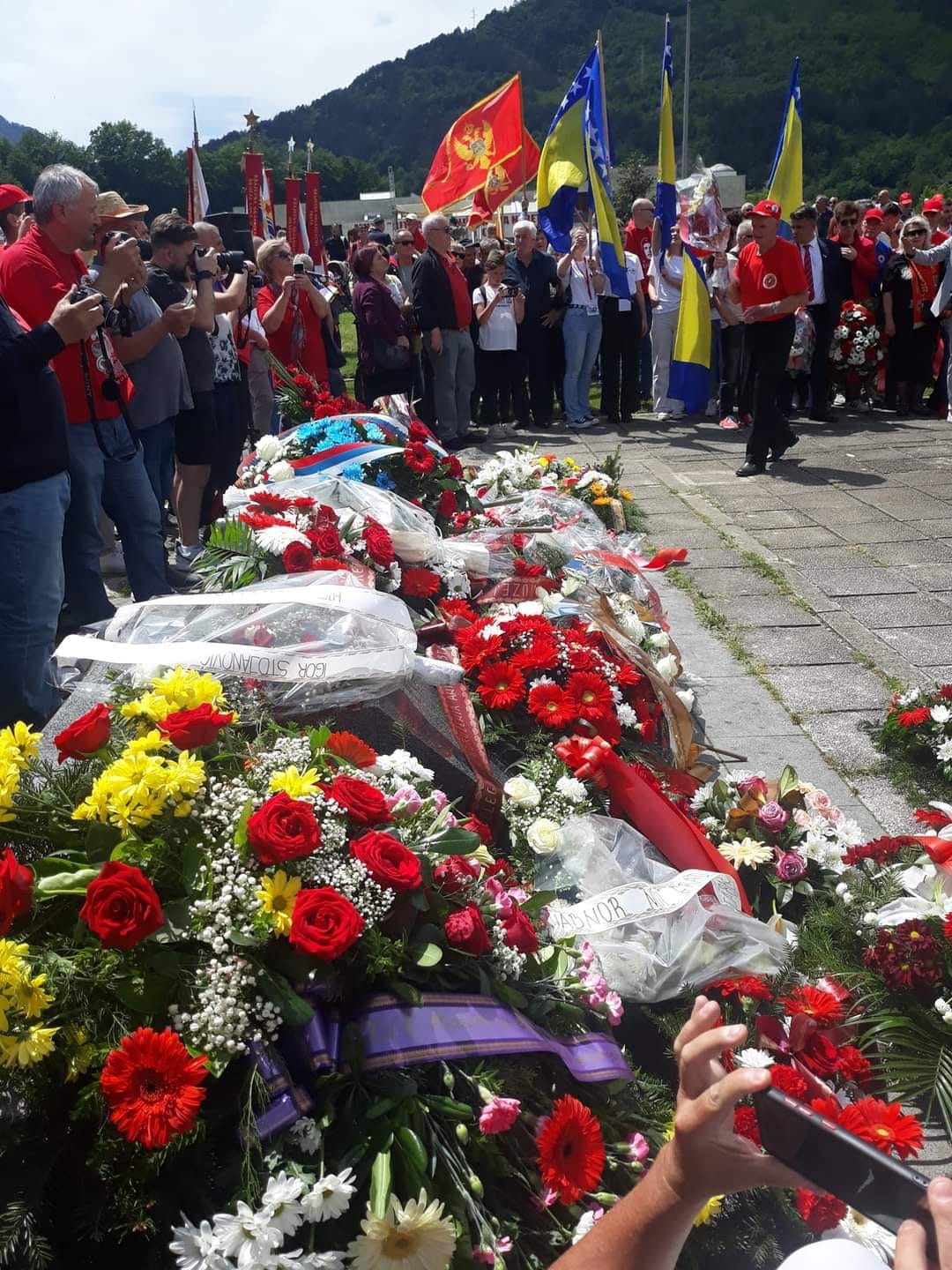 Od Bitke na Neretvi prošla 81 godina: Crnogorska delegacija odala počast borcima