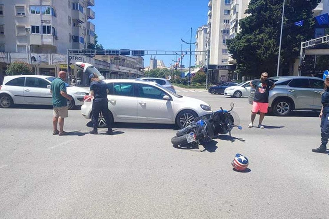 Bar: Sudar auta i motora u centru grada