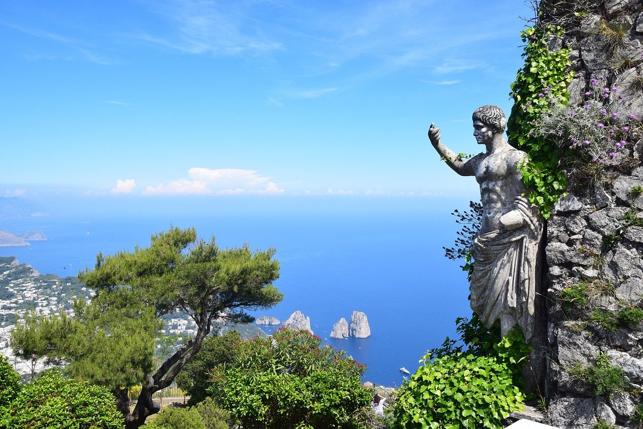 Haos na Kapriju: Vlasti zabranile dolaske turista, oni beznadežno čekaju na pristaništima