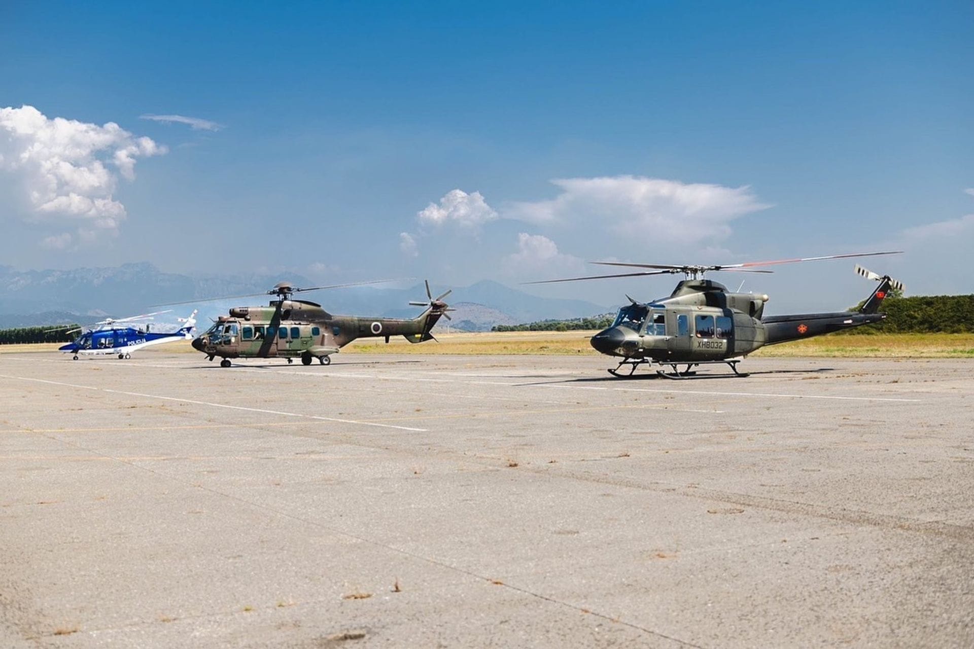 Helikopter Vojske Crne Gore upućen u Sjevernu Makedoniju zbog gašenja požara