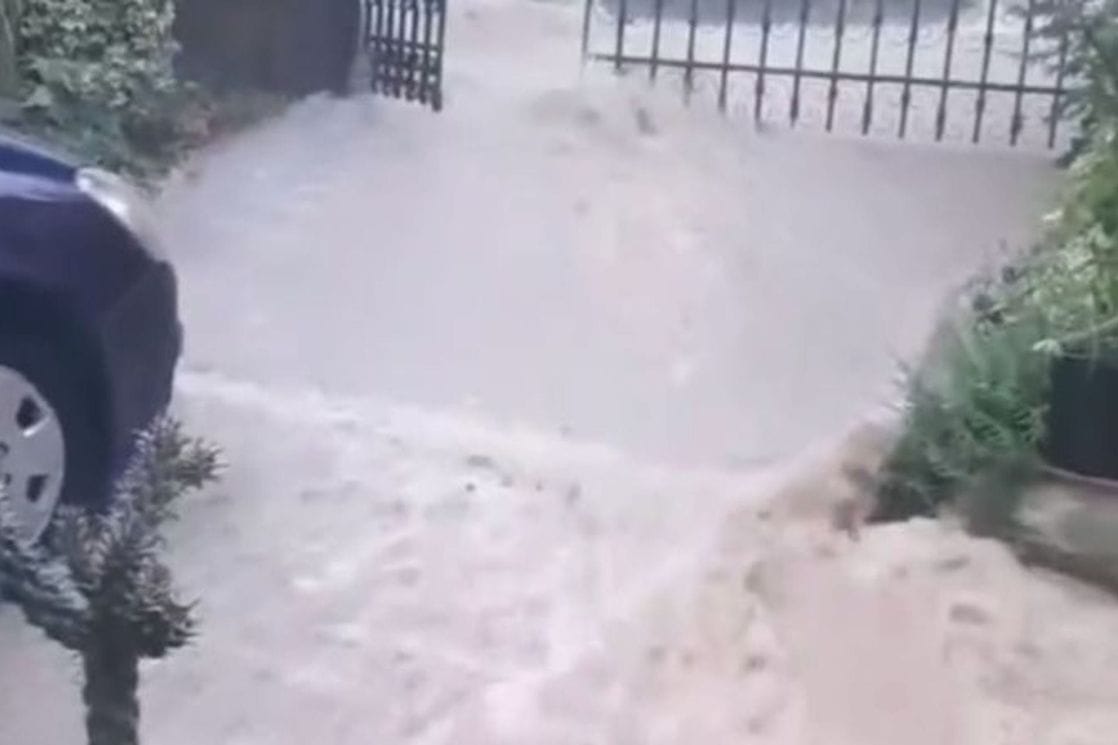 (VIDEO) Jako nevrijeme napravilo haos u Bihaću