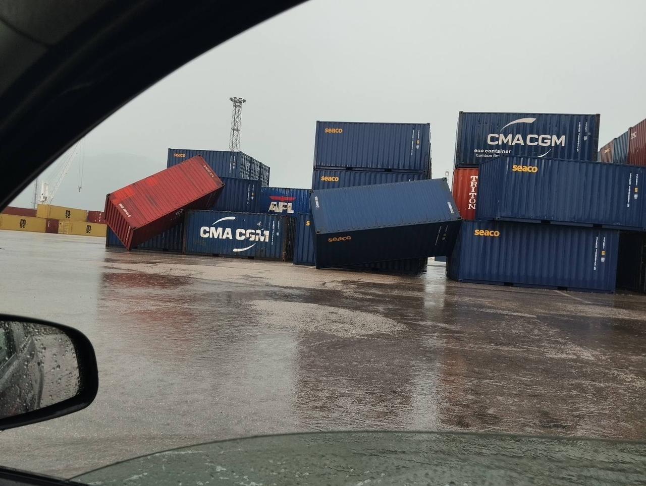 U Luci Bar nevrijeme srušilo tri pretovarna mosta i kran (VIDEO)