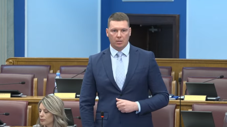 Verbalni obračun u SKUPŠTINI: Filip Adžić klub Pokreta evropa sad nazvao taster poslanicima