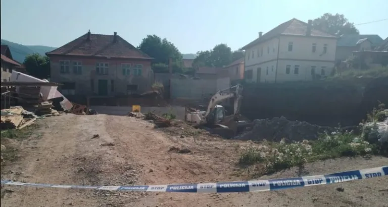 Pljevlja: Iseljeni stanari iz dva objekta zbog opasnosti od urušavanja